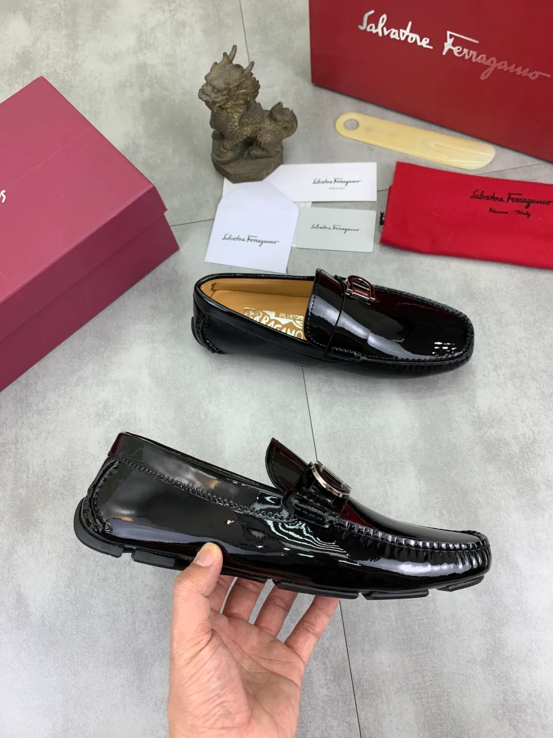 Men's shoes 💰P542 New model, high quality [Ferragamo/Ferragamo] Latest lazy slip-on shoes Original imported calfskin, imported cowhide lining + original luxury metal buckle + original combination outsole Comparison without pressure Code number: 38-45